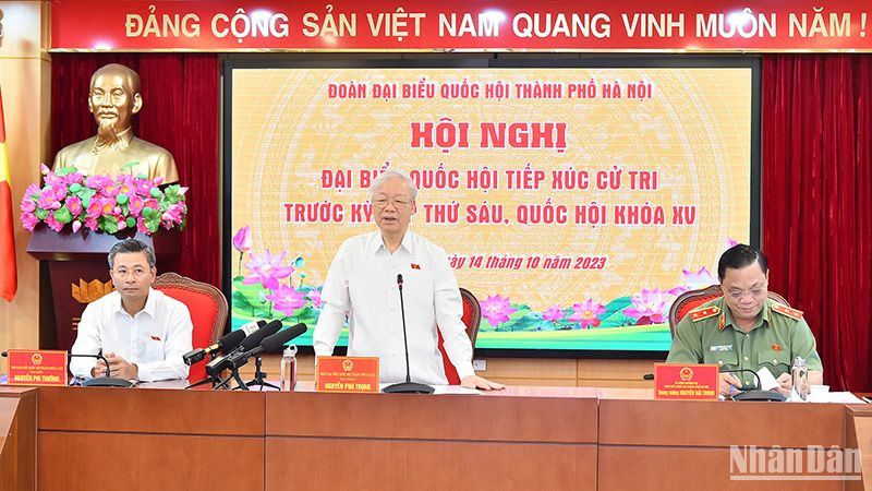Tổng Bí thư Nguyễn Phú Trọng cùng các đại biểu Quốc hội Đơn vị bầu cử số 1, thành phố Hà Nội tham dự buổi tiếp xúc cử tri.