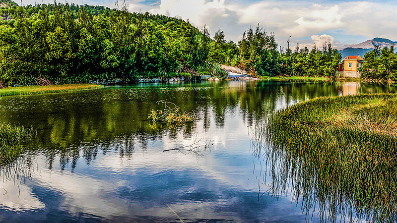 Một góc hồ điều hòa chân bãi thải Nam Đèo Nai.