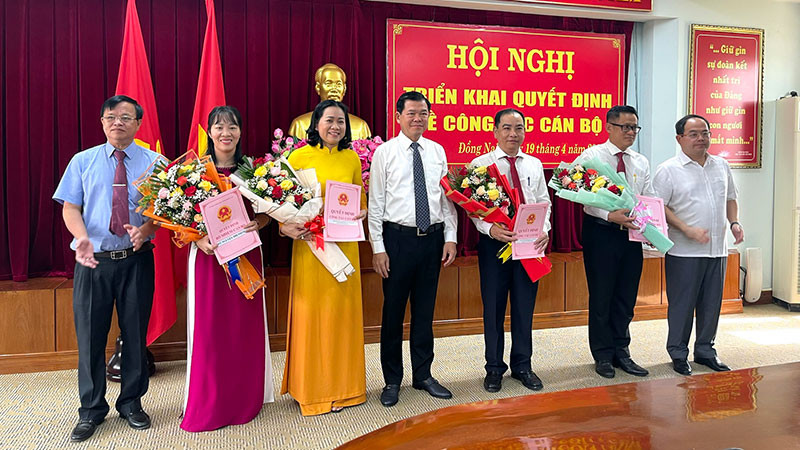 Thường trực Tỉnh ủy Đồng Nai chúc mừng các đồng chí nhận quyết định điều động, bổ nhiệm.
