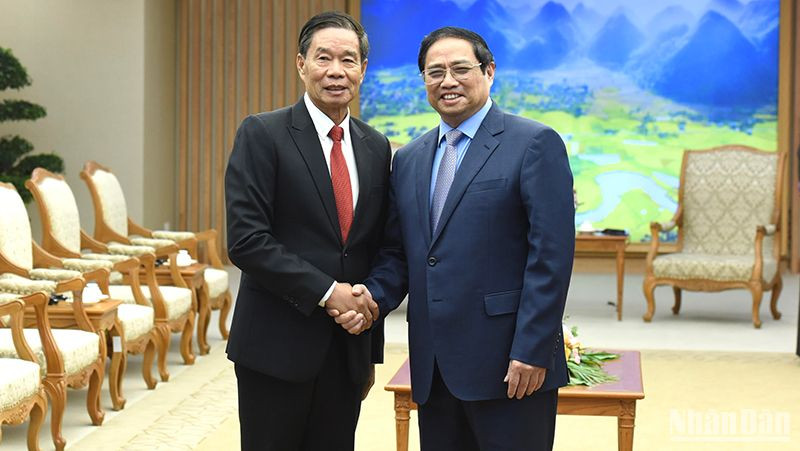 Thủ tướng Phạm Minh Chính đón đồng chí Sinlavong Khoutphaythoune, Chủ tịch Ủy ban Trung ương Mặt trận Lào xây dựng đất nước.