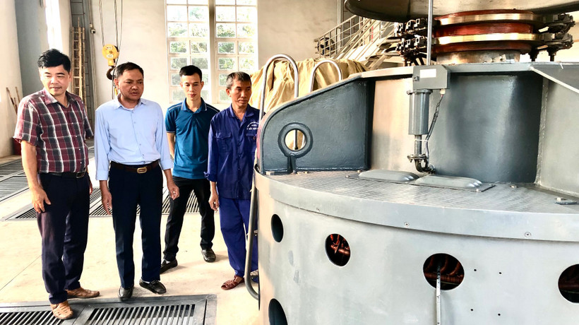 Kiểm tra vận hành máy bơm tại trạm bơm Hữu Bị, xã Mỹ Phúc, huyện Mỹ Lộc, tỉnh Nam Định.