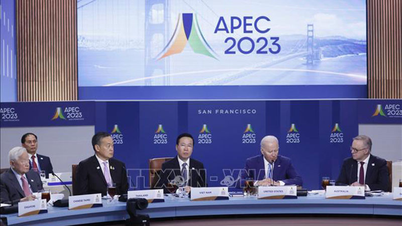 Chủ tịch nước Võ Văn Thưởng và các Nhà lãnh đạo APEC. (Ảnh: TTXVN)