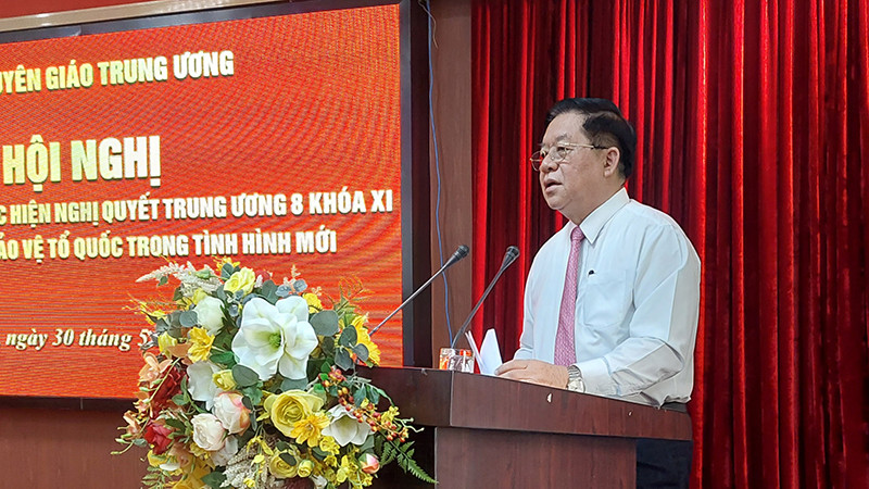 Đồng chí Nguyễn Trọng Nghĩa phát biểu chỉ đạo Hội nghị.