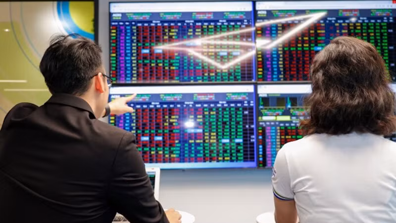 Dòng tiền chảy mạnh vào cổ phiếu bất động sản, VN-Index vượt mốc 1.125 điểm