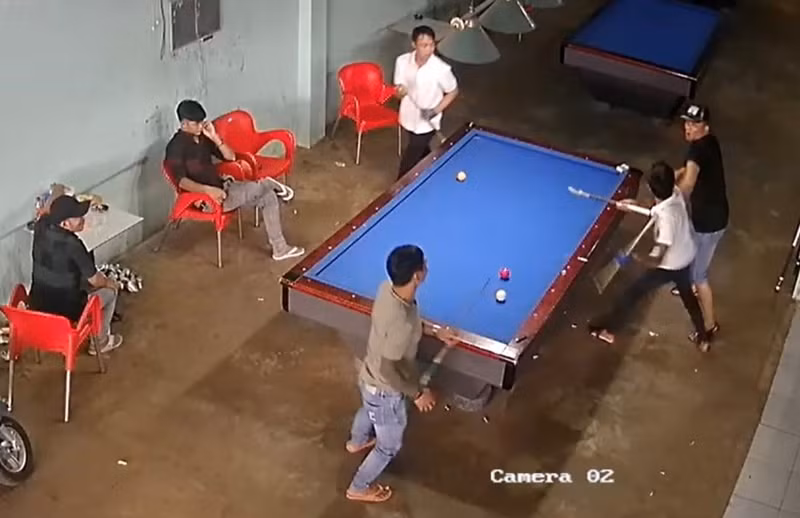 Mâu thuẫn ở quán bi-a, thanh niên chém bạn tử vong. (Ảnh: trích xuất từ camera)