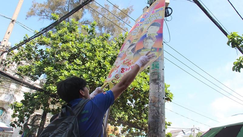 Sau cuộc ra quân, đã tẩy xóa được hơn 500 biển quảng cáo được dán tại các cột điện và các công trình đặt trên tuyến đường.