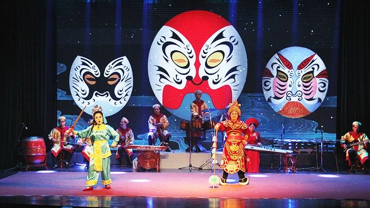 Chương trình nghệ thuật Hồn Việt của Nhà hát Tuồng Nguyễn Hiển Dĩnh.