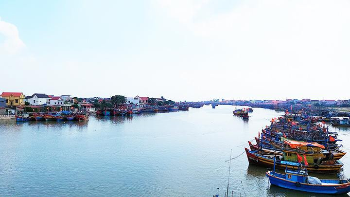 Sông Loan đoạn gần cửa Roòn.