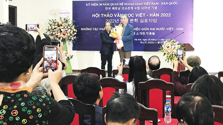 Việc hợp tác giữa các nhà văn hai nước được kỳ vọng sẽ có những thúc đẩy mạnh mẽ hơn trong thời gian tới.