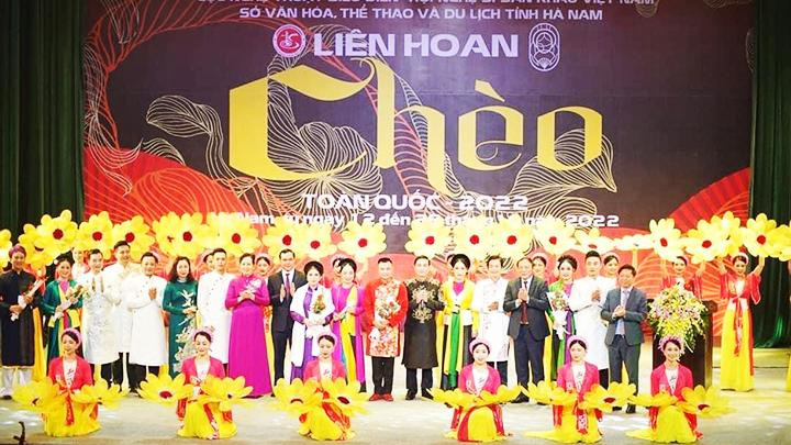 Nhiều nghệ sĩ tên tuổi của làng chèo góp mặt tại liên hoan.