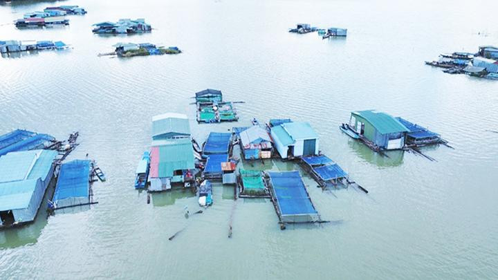 Làng bè nổi xã biên giới Ia Tơi.