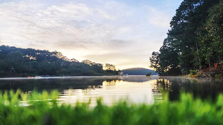 Đón bình minh bên hồ Tuyền Lâm