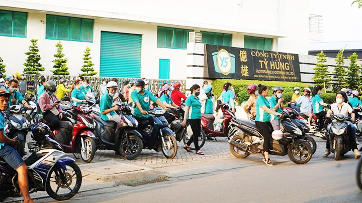 Người lao động mất việc đang cần sự hỗ trợ.