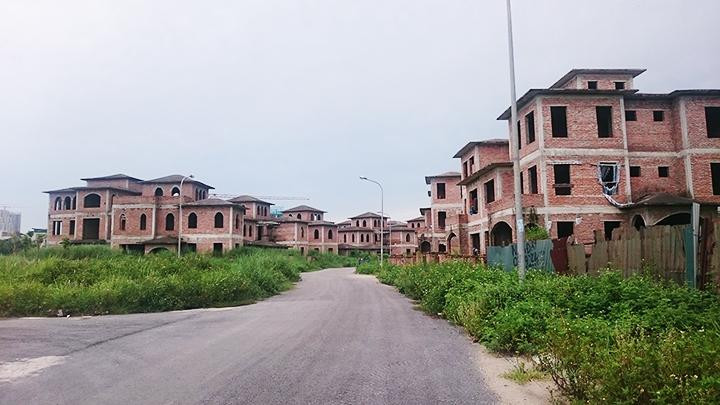 Nhiều dự án nhà ở bỏ hoang gây lãng phí rất lớn về tài nguyên đất.