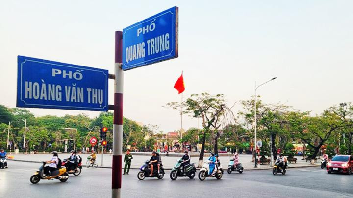 Biển tên đường ở TP Hải Phòng sẽ có mã QR. Ảnh: LÊ TÂN