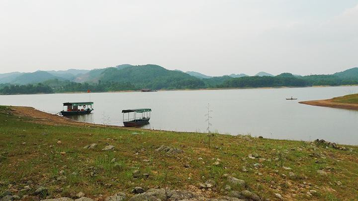 Đò chờ bến mới.