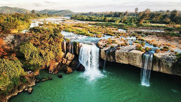 Toàn cảnh thác Dray Nur.