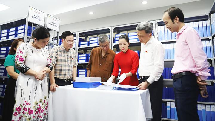 Khách từ Hà Nội tham quan tại Meddom Park.