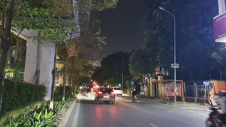 Tuyến phố Yên Lãng luôn trong tình trạng mất đèn đường.
