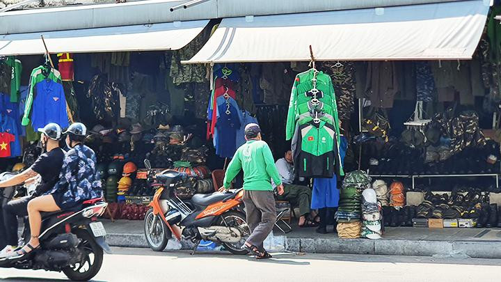 Những chiếc áo Grab dễ dàng mua bán.