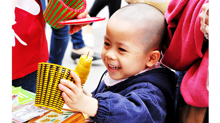 Món quà tuổi thơ. Ảnh: NGUYỄN HẢI