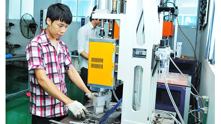 Sản xuất tại một doanh nghiệp FDI. Ảnh: NGUYỆT ANH