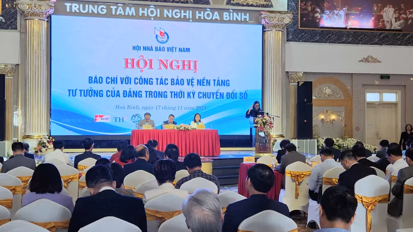 Các đại biểu tham dự hội nghị.