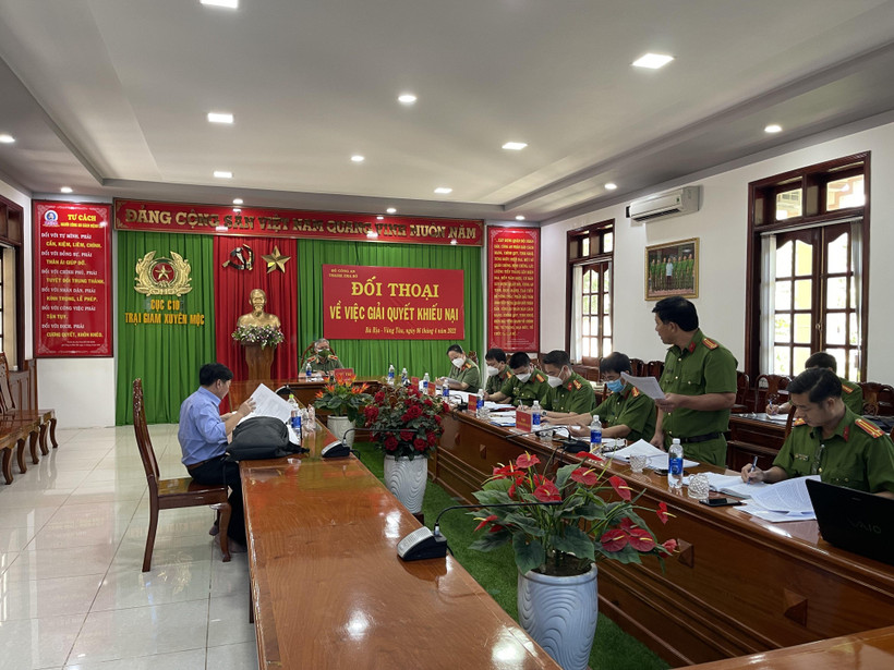 Thanh tra Bộ Công an tổ chức đối thoại với cán bộ về việc giải quyết khiếu nại.