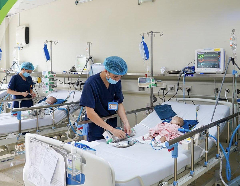 Bệnh nhi mắc Adenovirus đang điều trị tại Bệnh viện Nhi Trung ương.