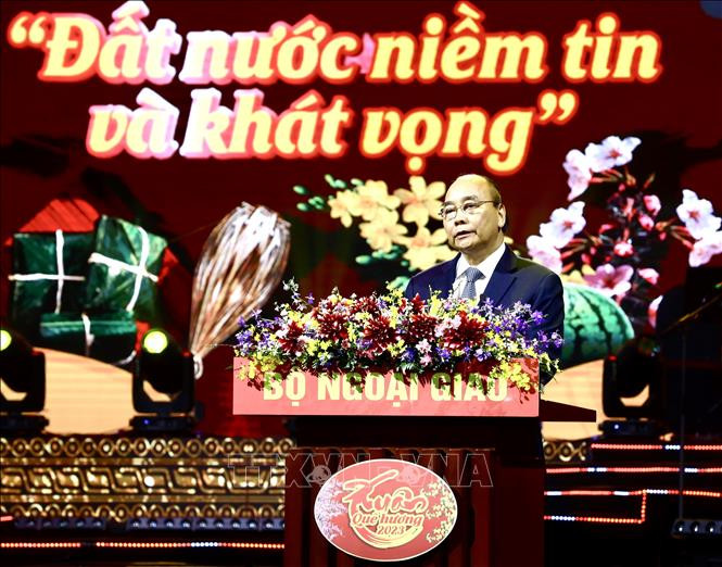 Chủ tịch nước Nguyễn Xuân Phúc phát biểu, chúc Tết bà con kiều bào. (Ảnh: TTXVN) 