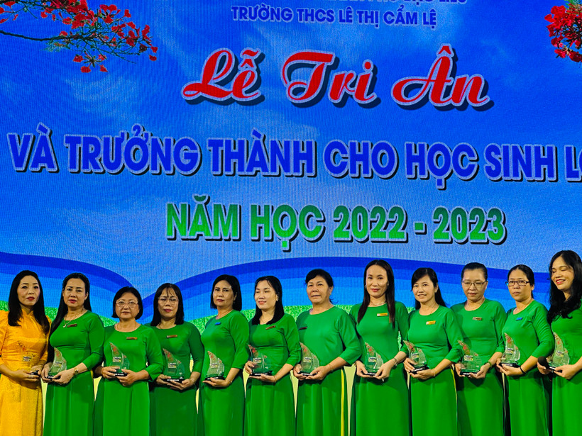 Trường THCS Lê Thị Cẩm Lệ (TP Bạc Liêu) luôn quan tâm động viên, khích lệ những giáo viên có thành tích giảng dạy. (Ảnh Trọng Duy)
