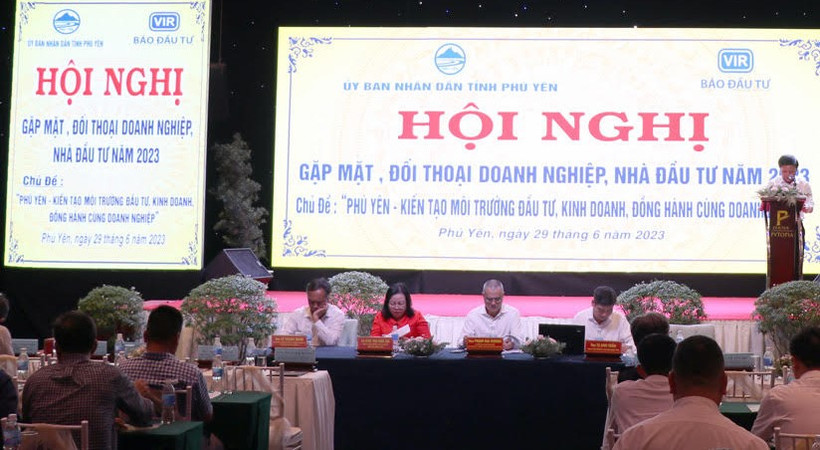 Quang cảnh hội nghị gặp mặt đối thoại doanh nghiệp, nhà đầu tư.