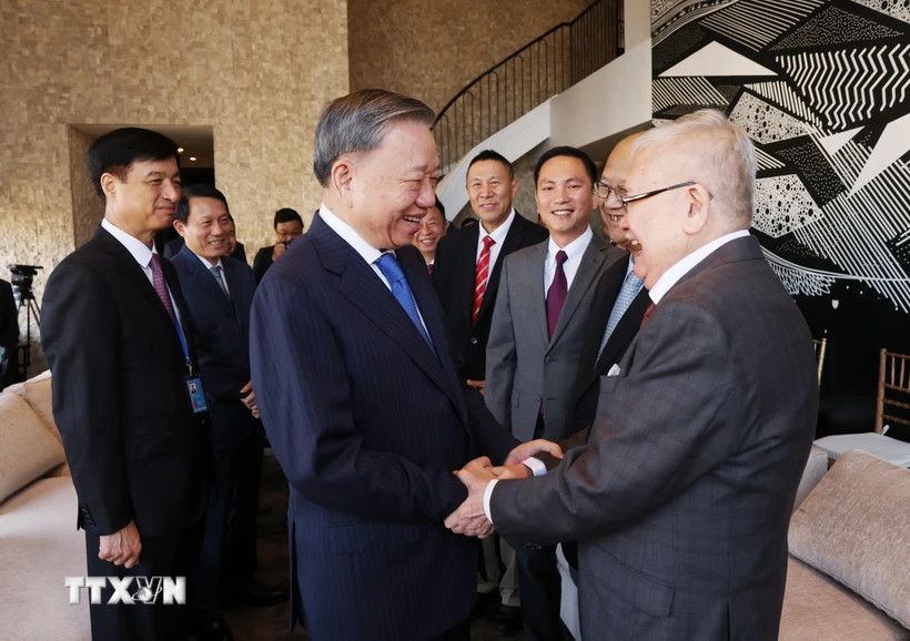 Nhân chuyến tham dự Đại hội đồng Liên hợp quốc khóa 79, sáng 22/9 (giờ địa phương), tại thành phố New York, Hoa Kỳ, Tổng Bí thư, Chủ tịch nước Tô Lâm gặp mặt nhóm trí thức Houston. (Ảnh: Lâm Khánh/TTXVN)