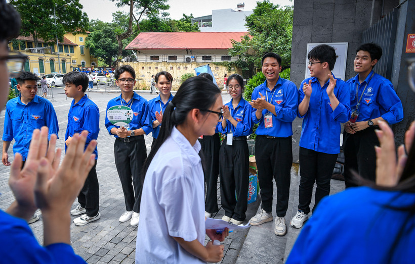 [Ảnh] Hơn 4.000 tình nguyện viên đồng hành, tiếp sức thí sinh thi vào lớp 10 tại Hà Nội
