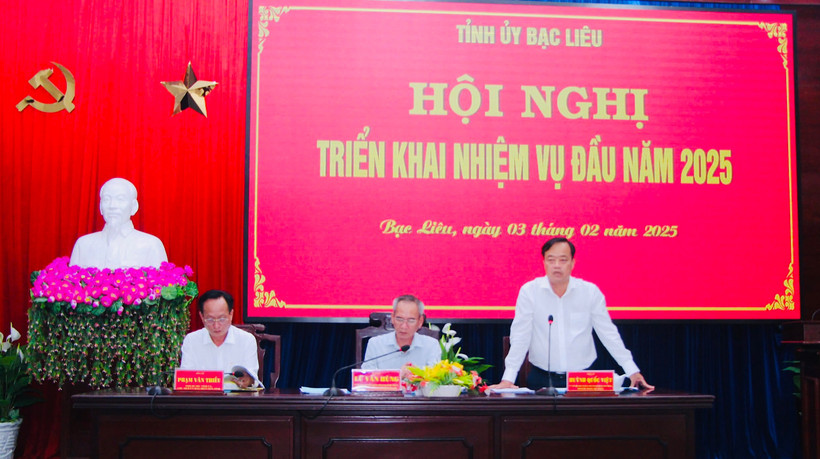 Các đồng chí trong Thường trực Tỉnh ủy Bạc Liêu chủ trì hội nghị