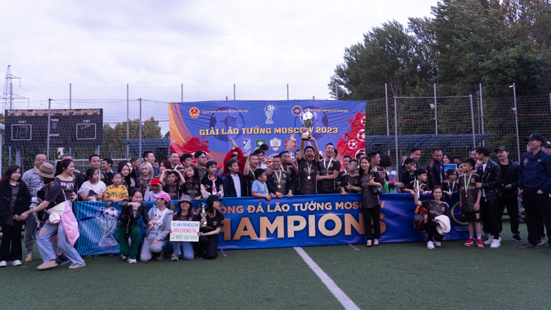 FC Anh em Moscow vô địch Giải bóng đá lão tướng 2023. (Ảnh: THANH THỂ)