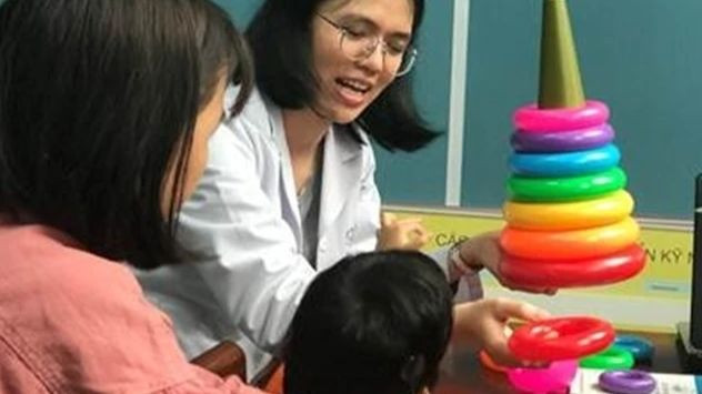 Can thiệp chậm nói cho trẻ. (Ảnh minh họa)