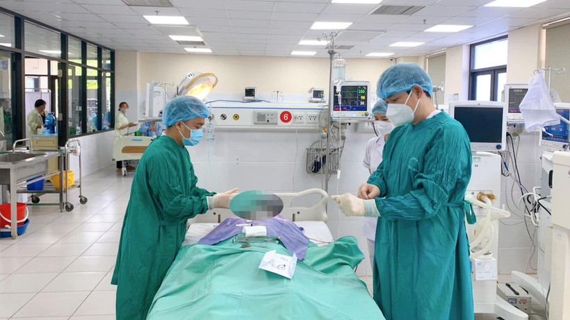 Bệnh nhân được cứu sống dù nhiều lần gia đình xin cho người bệnh về lo hậu sự. 