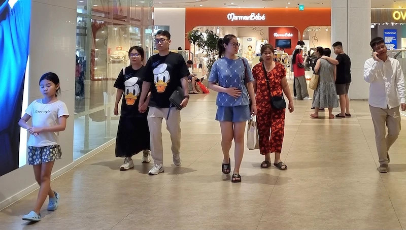 Thúc đẩy tiêu dùng là một trong những giải pháp quan trọng để tăng trưởng kinh tế. (Ảnh: PHƯƠNG ANH)