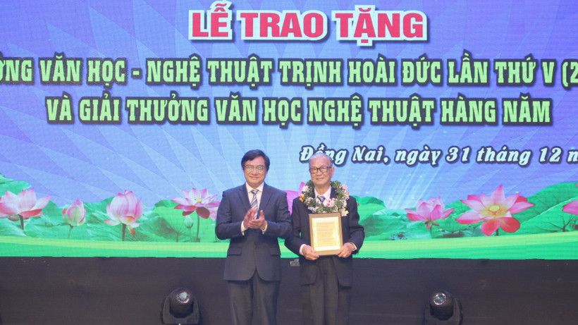 Nhạc sĩ Trần Viết Bính đạt giải đặc biệt Giải thưởng văn học nghệ thuật Trịnh Hoài Đức lần thứ 5.