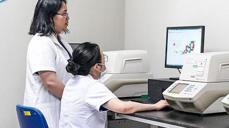 Thực hiện kỹ thuật Realtime PCR xét nghiệm chẩn đoán Adenovirus.