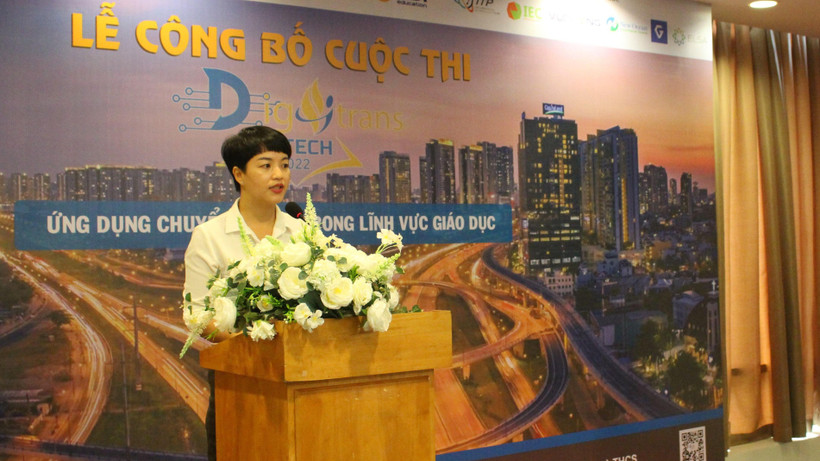 Đại diện Vườn ươm Doanh nghiệp Công nghệ cao Thành phố Hồ Chí Minh phát biểu tại lễ công bố cuộc thi DigiTrans Edtech 2022. 