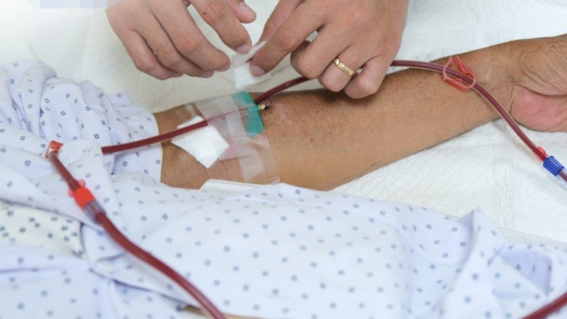 Bệnh nhân rơi vào tình trạng suy thận tiến triển vì tự điều trị bằng thuốc nam.