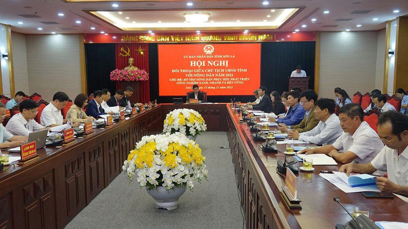 Hội nghị Chủ tịch Ủy ban nhân dân tỉnh đối thoại với nông dân.