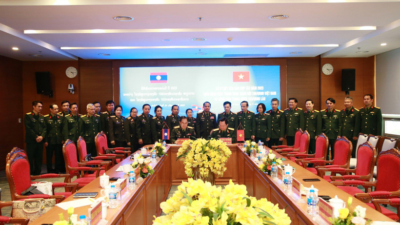 Đại diện lãnh đạo 2 bệnh viện ký kết hợp tác y tế năm 2023.