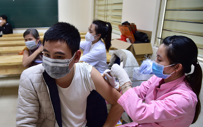 Bộ Y tế đề nghị các địa phương tăng cường triển khai tiêm vaccine mũi nhắc lại. (Ảnh: THÀNH ĐẠT)