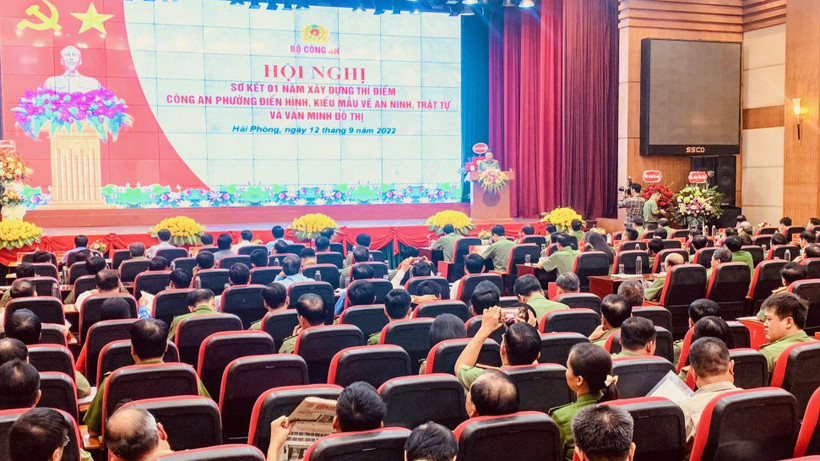 Thứ trưởng Công an Lê Quốc Hùng phát biểu tại hội nghị.