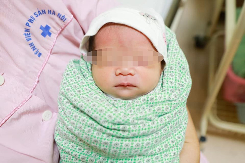 Em bé chào đời khỏe mạnh.