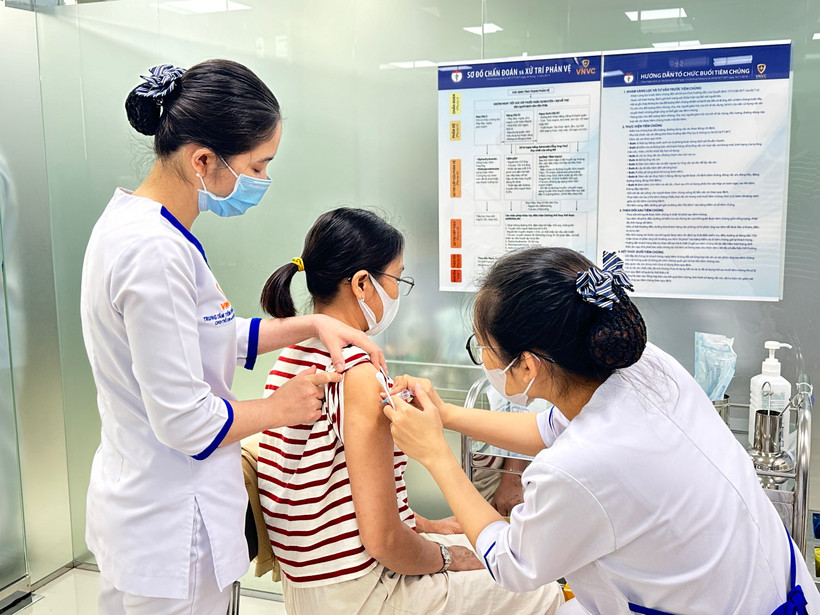 Tiêm vaccine là biện pháp phòng bệnh chủ động. 
