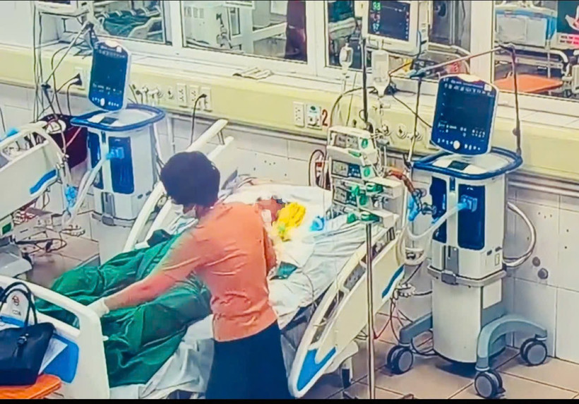 Bệnh nhân T.V.Đ nằm điều trị tại Bệnh viện Bệnh Nhiệt đới Trung ương.